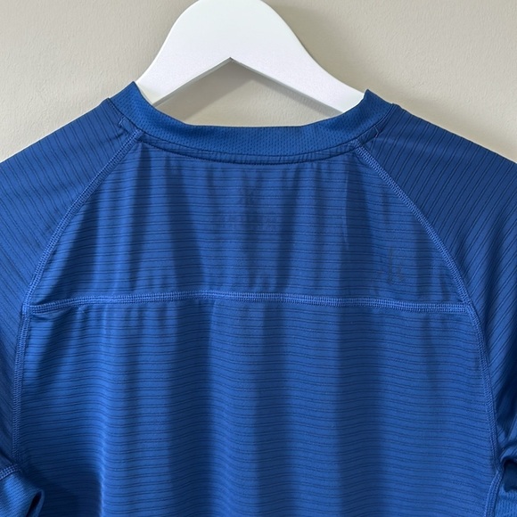 RHONE Mens Sentry Blue Vneck Tshirt Stripe Stretch Short Sleeve Sz M - Picture 6 of 11